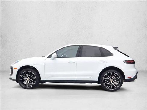 Certified 2025 Porsche Macan AWD/4WD image 2