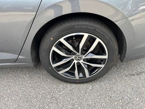 Used 2025 Volkswagen Jetta SE FWD image 30