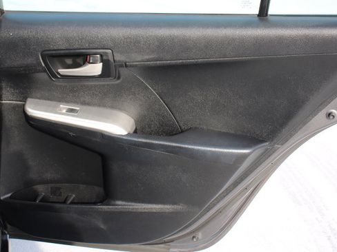 Used 2014 Toyota Camry SE image 16