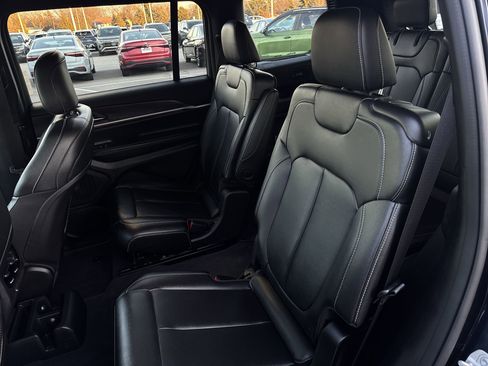 Used 2024 Jeep Grand Cherokee L Limited image 25