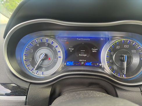 Used 2023 Chrysler 300 Touring RWD image 6
