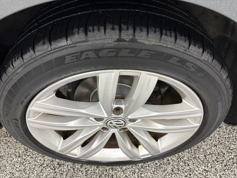 Used 2016 Volkswagen Passat 1.8T SEL Premium image 27