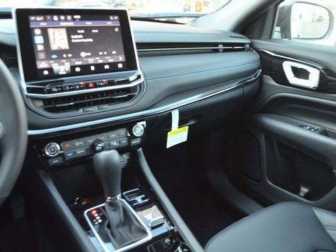 New 2026 Jeep Compass Limited image 21