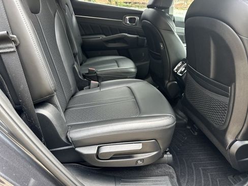 Certified 2023 Kia Sorento SX FWD image 18