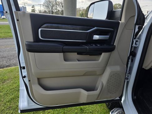 Used 2022 RAM 2500 Big Horn AWD/4WD image 11