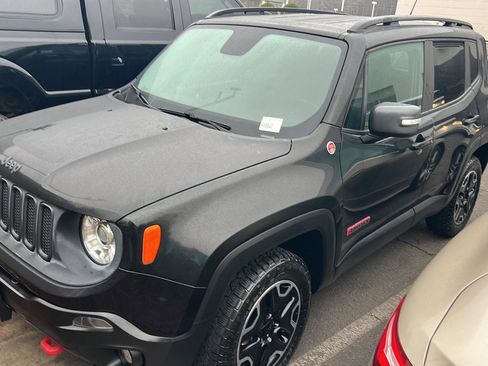 Used 2017 Jeep Renegade Trailhawk w/ Premium Trailhawk Package image 2