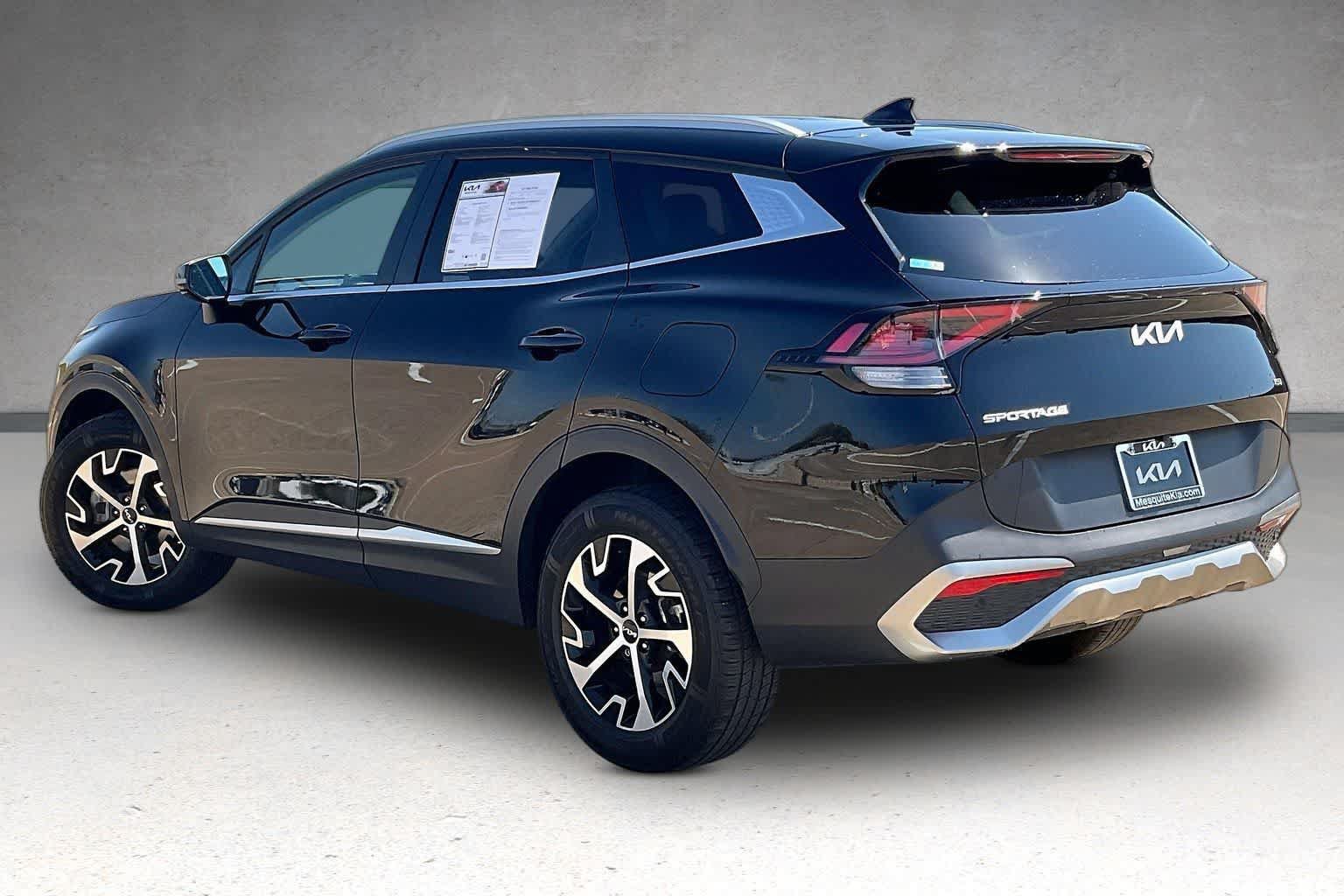 Used 2023 Kia Sportage EX AWD/4WD image 4