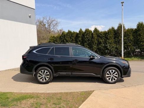 Used 2022 Subaru Outback Premium AWD/4WD image 2