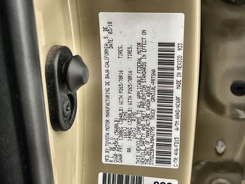 Used 2018 Toyota Tacoma TRD Off-Road w/ Technology Package AWD/4WD image 38