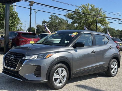 Used 2023 Nissan Kicks S FWD image 3