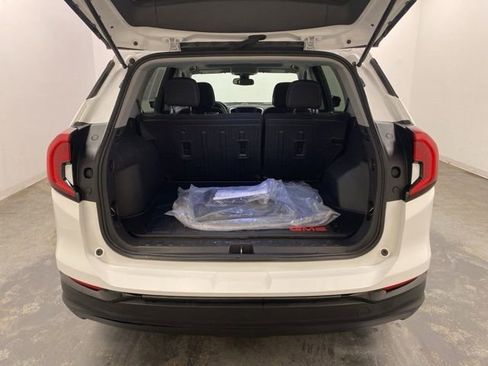 Used 2023 GMC Terrain SLE w/ Driver Convenience Package image 28