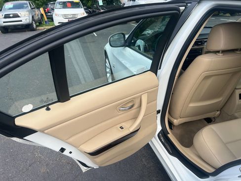 Used 2011 BMW 328i xDrive Sedan image 16