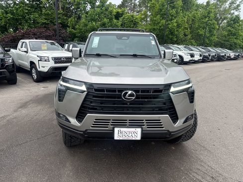 Used 2024 Lexus GX 550 w/ Accessory Package (2T) AWD/4WD image 8