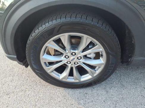Used 2024 Ford Explorer Limited AWD/4WD image 4