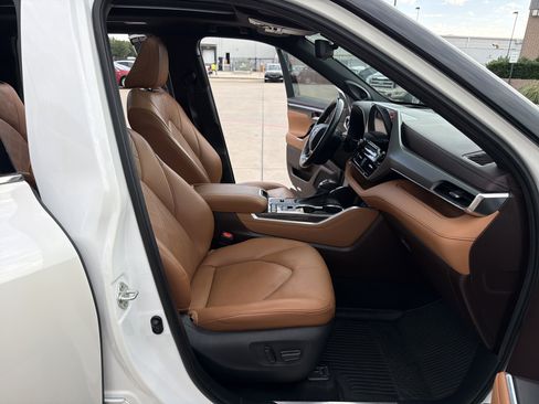 Used 2020 Toyota Highlander Platinum FWD image 55