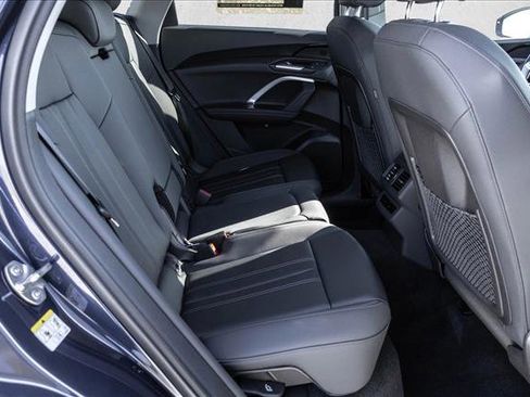 Used 2025 Audi Q5 Premium image 23