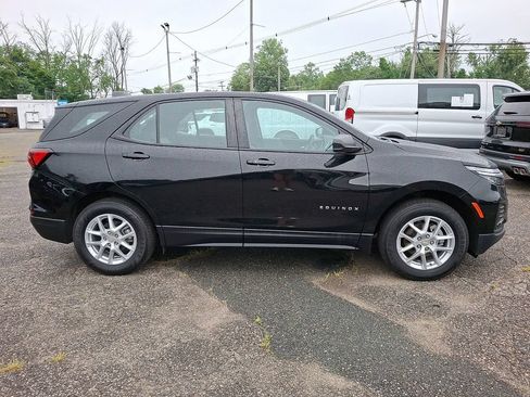 Used 2023 Chevrolet Equinox LS AWD/4WD image 8
