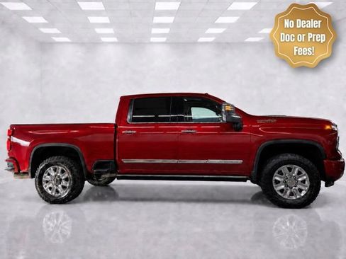 Used 2025 Chevrolet Silverado 2500 High Country w/ Technology Package AWD/4WD image 3