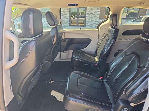 Used 2020 Chrysler Voyager Lxi FWD image 11