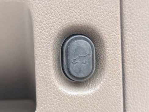 Used 2015 Chevrolet Suburban LTZ RWD image 20