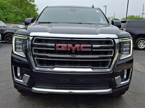 Used 2022 GMC Yukon SLT w/ SLT Premium Package AWD/4WD image 2