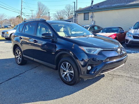 Used 2018 Toyota RAV4 XLE image 3