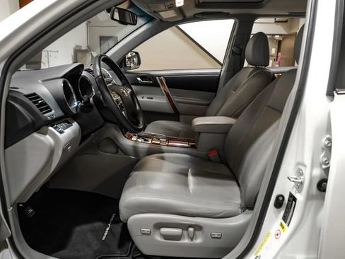 Used 2013 Toyota Highlander Limited FWD image 4