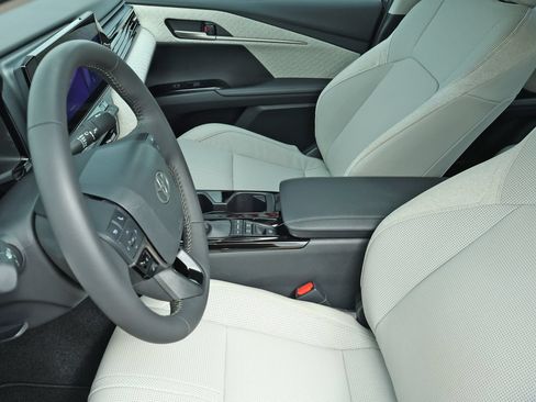 Used 2026 Toyota Camry XLE FWD image 14