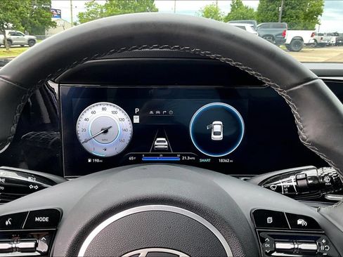 Used 2025 Hyundai Elantra Limited FWD image 17