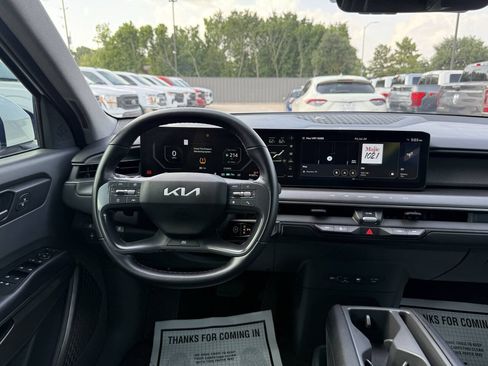 Used 2024 Kia EV9 Light Long Range RWD image 23