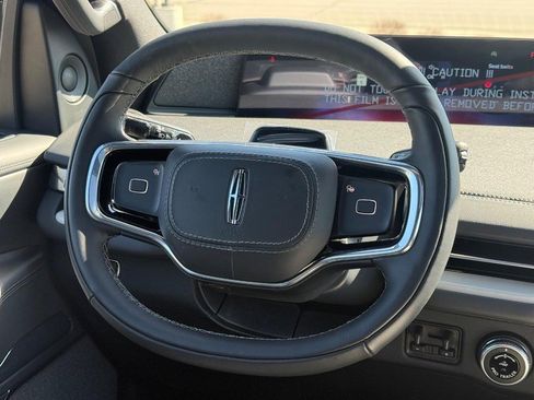New 2026 Lincoln Navigator L Reserve w/ Jet Appearance Package AWD/4WD image 9