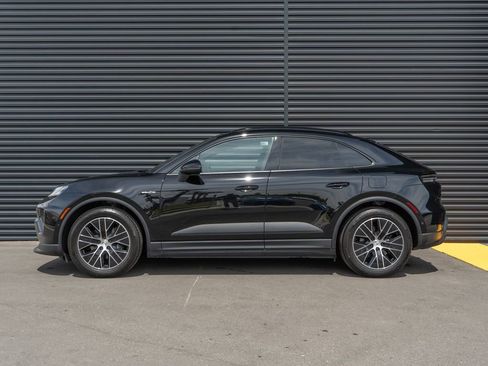 Used 2025 Porsche Macan Electric RWD image 2