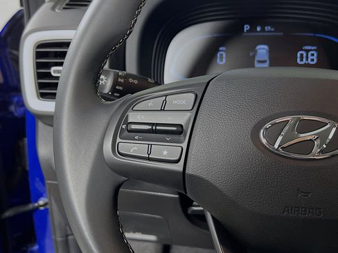 Used 2024 Hyundai Venue Limited image 19