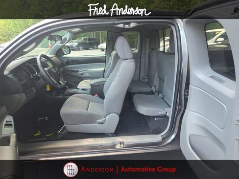 Used 2014 Toyota Tacoma 2WD Access Cab w/ Convenience Package image 2