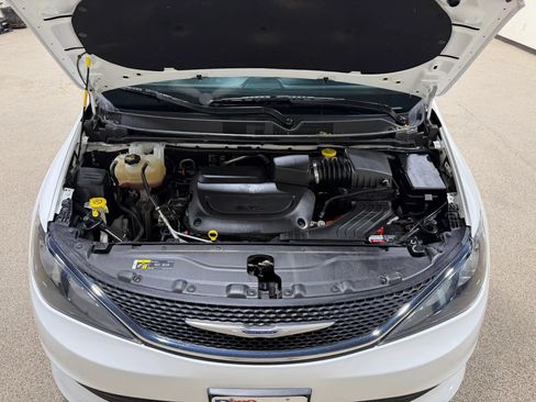 Used 2020 Chrysler Voyager LX FWD image 57