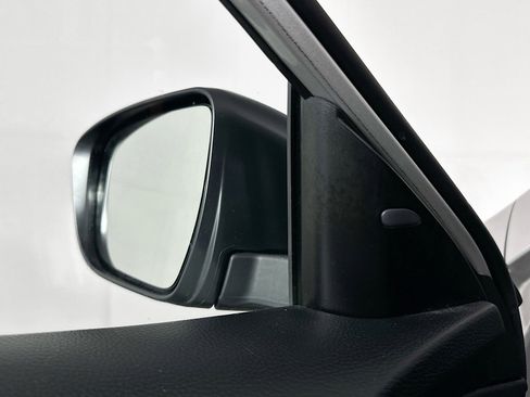 Used 2018 Nissan Rogue SV AWD/4WD image 16