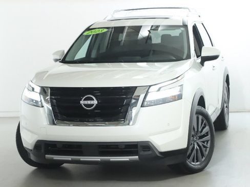 Used 2023 Nissan Pathfinder SL w/ SL Premium Package AWD/4WD image 4