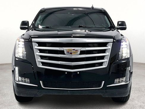 Used 2019 Cadillac Escalade ESV Luxury image 3