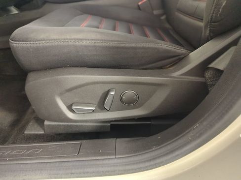 Used 2015 Ford Fusion SE w/ Equipment Group 201A FWD image 13