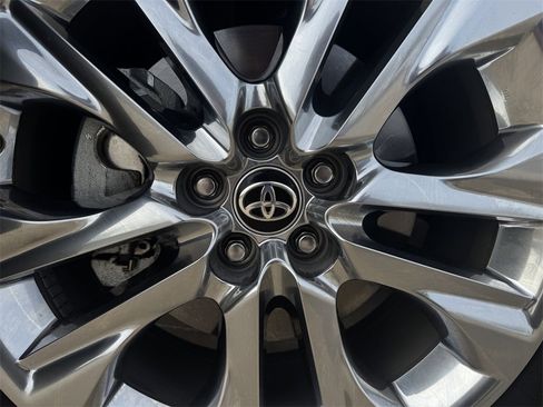 Used 2024 Toyota Highlander Limited image 9