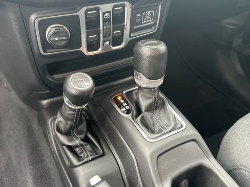 Used 2024 Jeep Gladiator Sport AWD/4WD image 28