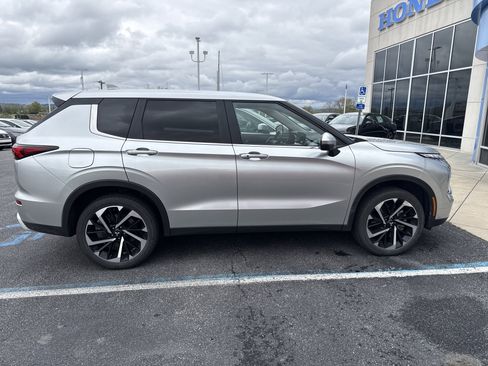 Used 2023 Mitsubishi Outlander SE AWD/4WD image 6