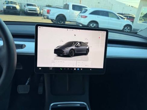 Used 2023 Tesla Model Y Long Range AWD 4dr Crossover image 12