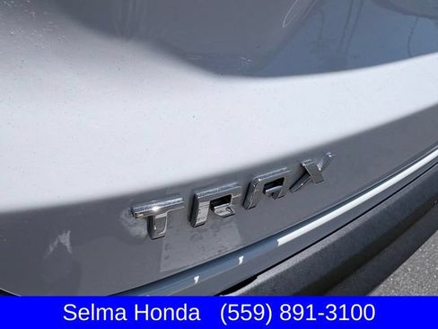 Used 2025 Chevrolet Trax LT FWD image 25