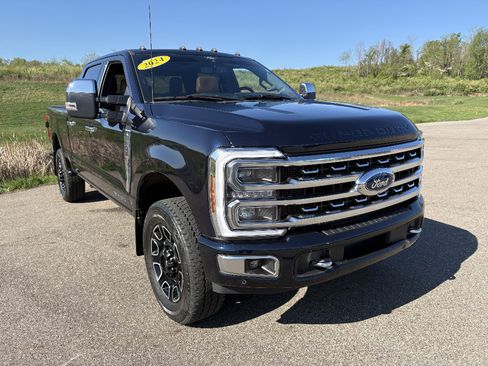 Used 2024 Ford F250 Platinum w/ FX4 Off-Road Package AWD/4WD image 7