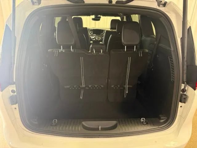 Used 2026 Chrysler Pacifica Select FWD image 24