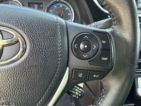 Used 2018 Toyota Corolla SE FWD image 34