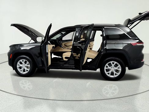 Used 2023 Jeep Grand Cherokee Limited AWD/4WD image 10