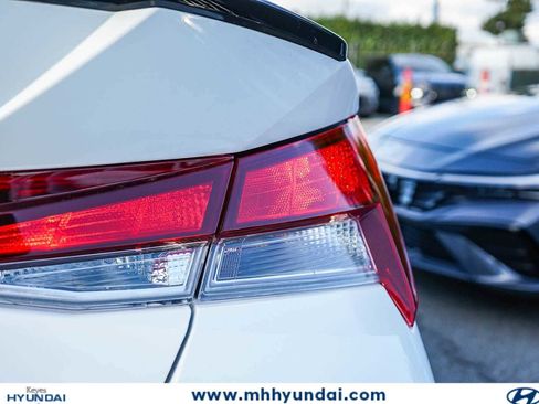 New 2025 Hyundai Elantra Sport FWD image 9