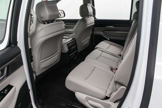 Used 2024 Jeep Wagoneer L Series II RWD image 15